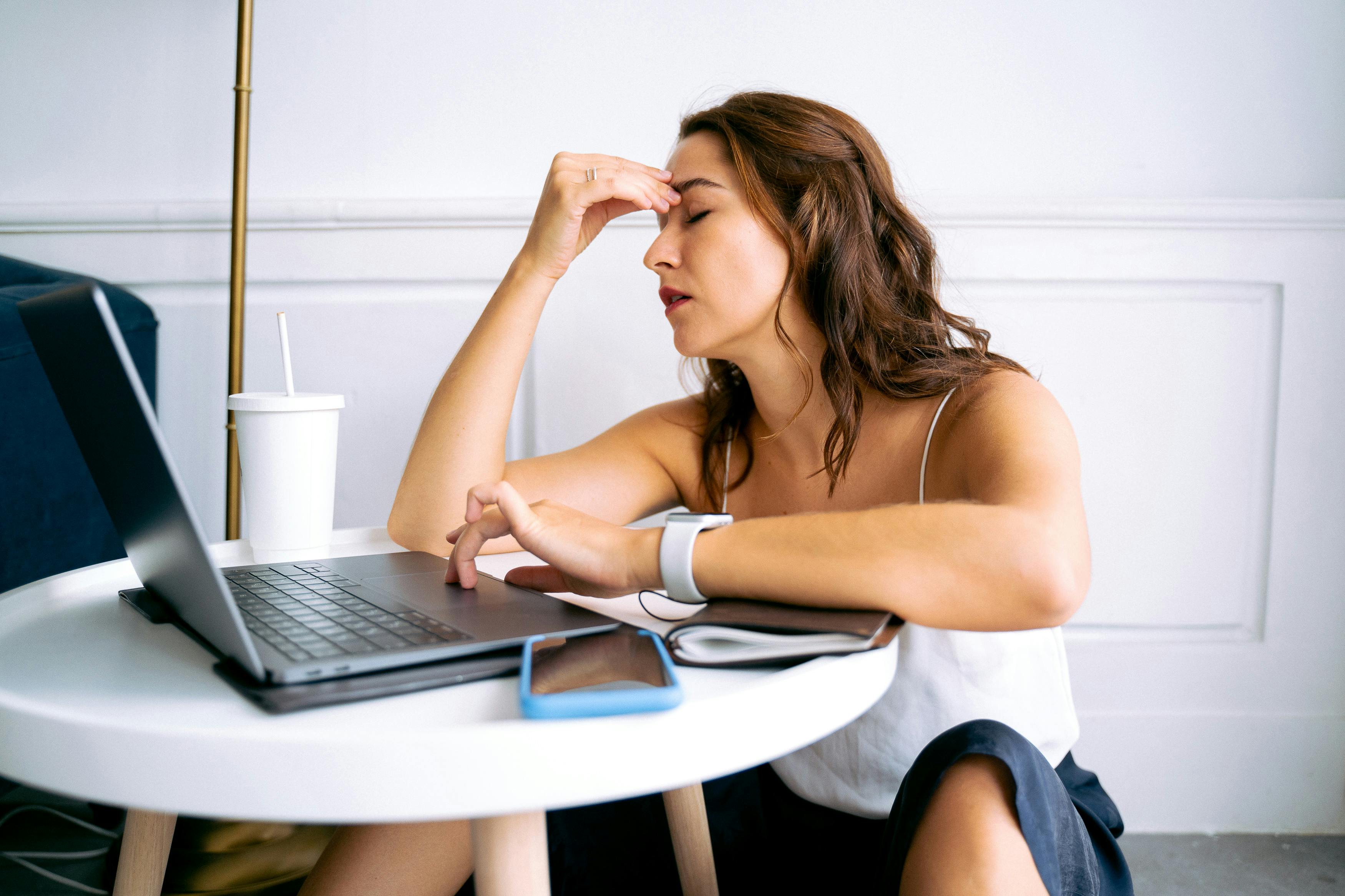 Soulager La Fatigue Visuelle : L’Art Oublié Du Repos Des Yeux Au Bureau